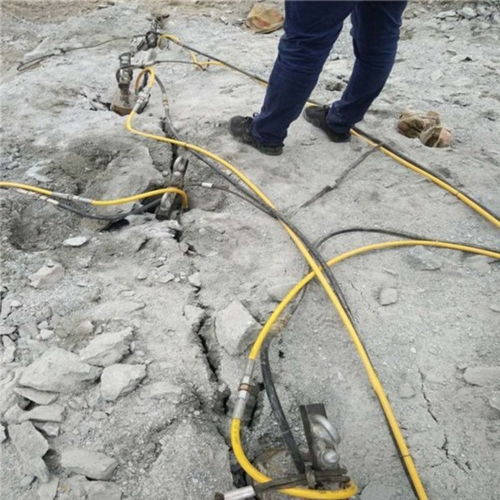 潁泉石材礦山開采機載劈裂棒服務(wù)熱線